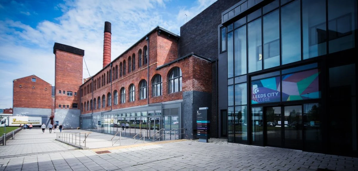 20240131111905-leeds-building-high-contrast-25-crop