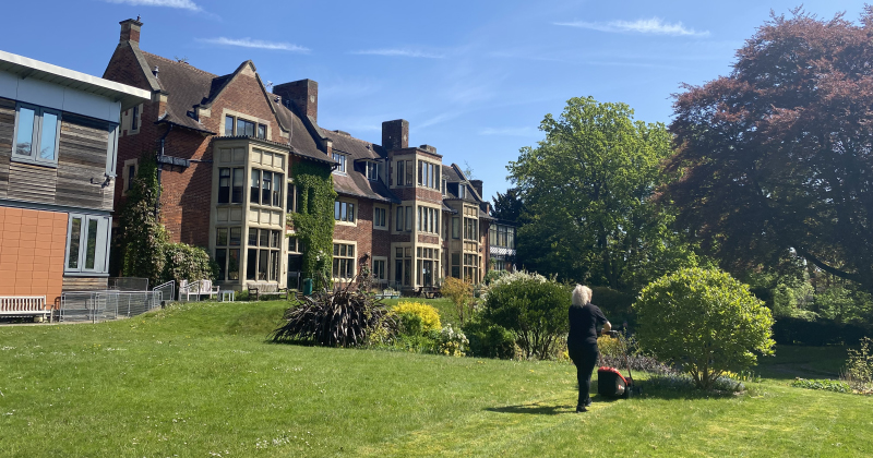 feature-fircroft-grounds-3