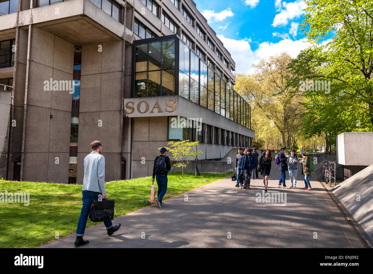 students-on-campus-at-soas-university-of-london-formally-known-as-ENJ092