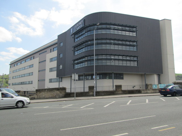 Keighley_Campus_-_Leeds_City_College_-_viewed_from_Bradford_Road_(geograph_3959860)