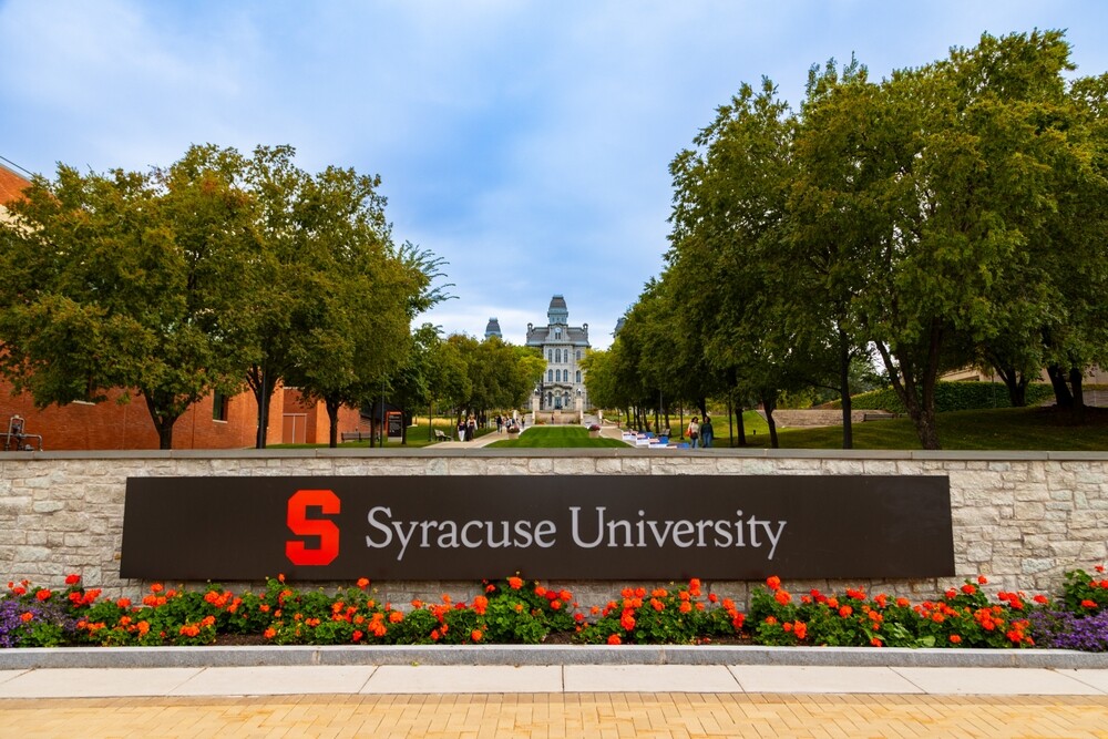 Syracuse,,Ny,-,September,29,,2023:,Syracuse,University,Sign,On